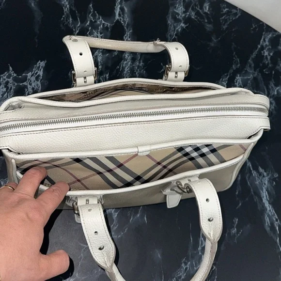 BURBERRY Leather Nylon Canvas Handbag Beige Ivory
Handbag AUTHENTIC - Picture 11 of 16